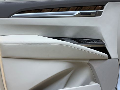 New 2026 Cadillac Escalade ESV Platinum Sport w/ LPO, ONYX Package image 13