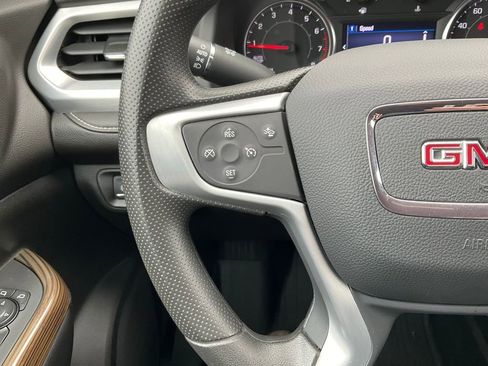 Used 2023 GMC Acadia SLE w/ Driver Convenience Package image 5