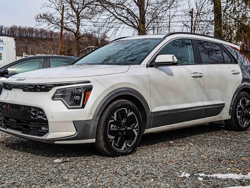 Certified 2023 Kia Niro Wave w/ Wave Preserve Package image 3