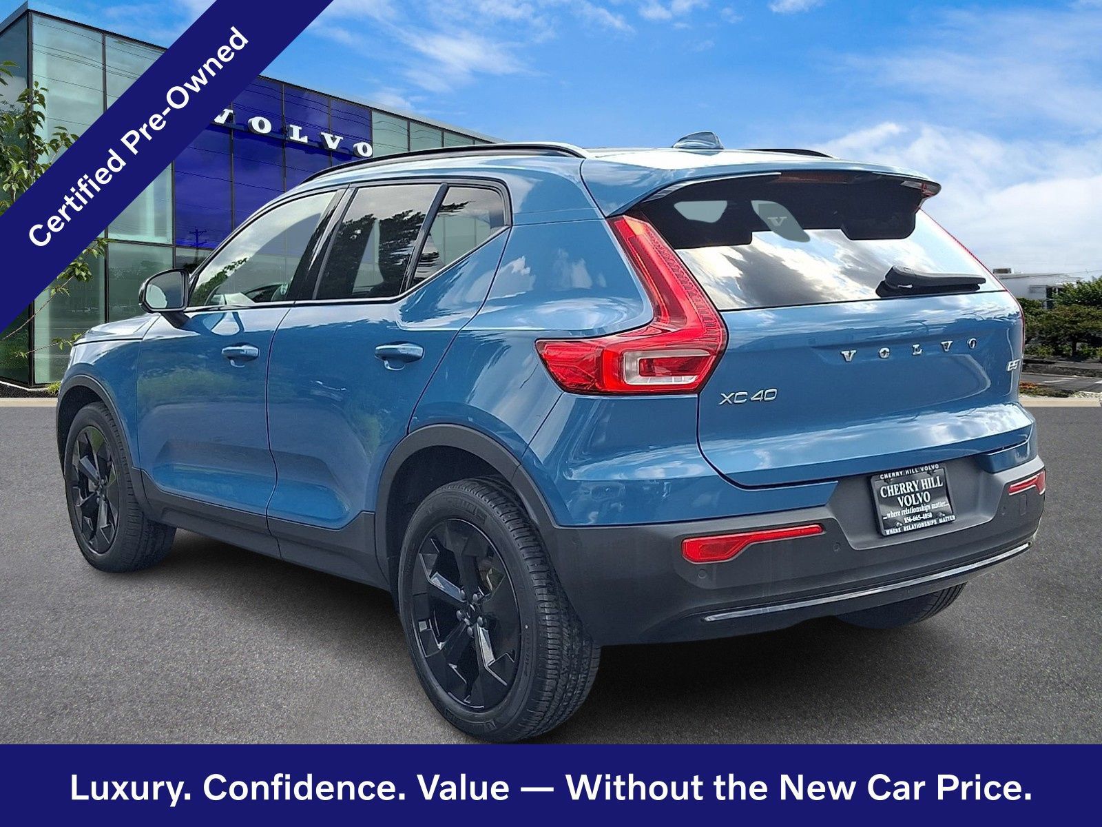 Certified 2023 Volvo XC40 B5 Plus w/ Driver Assist Package AWD/4WD image 5
