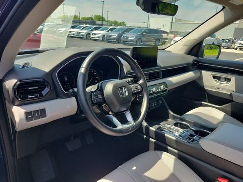 Used 2024 Honda Pilot Touring image 18