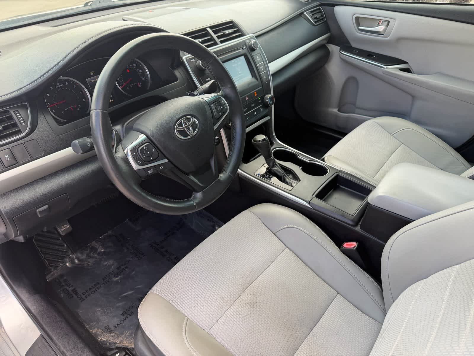 Used 2017 Toyota Camry SE FWD image 11