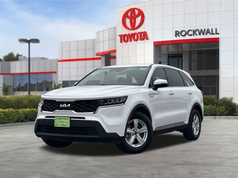 Used 2023 Kia Sorento LX image 1