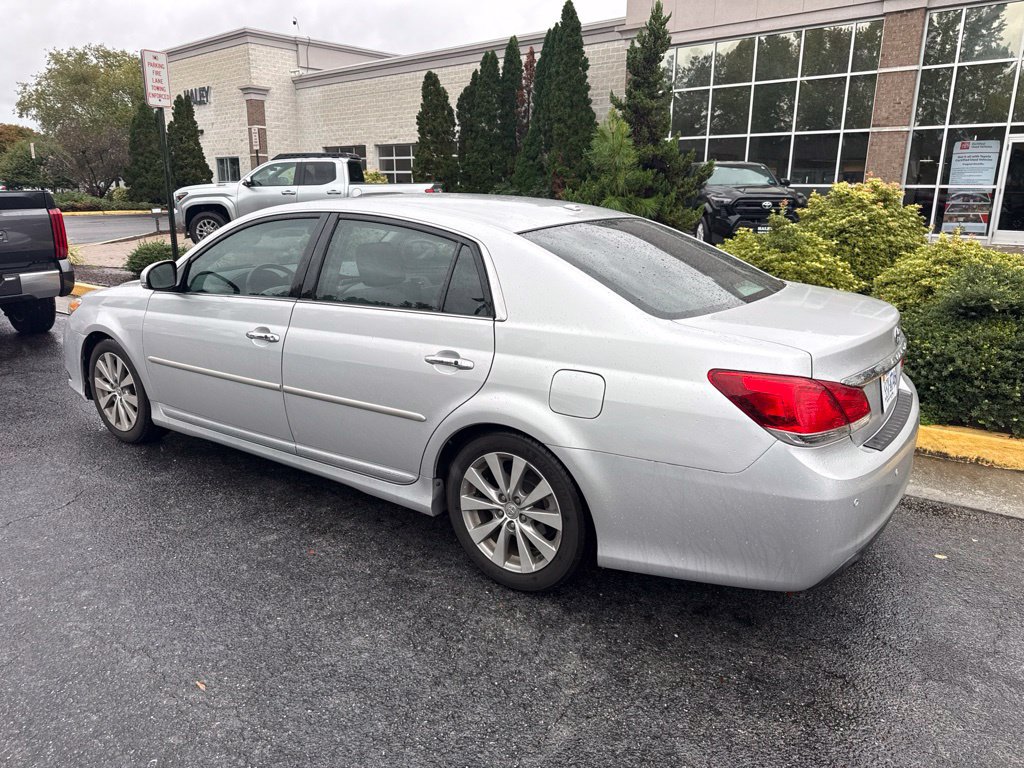 Used 2011 Toyota Avalon Limited FWD image 3