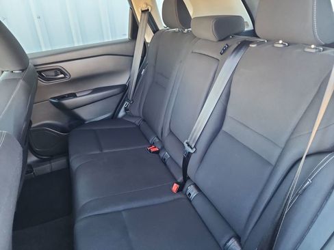 Used 2024 Nissan Rogue S image 39