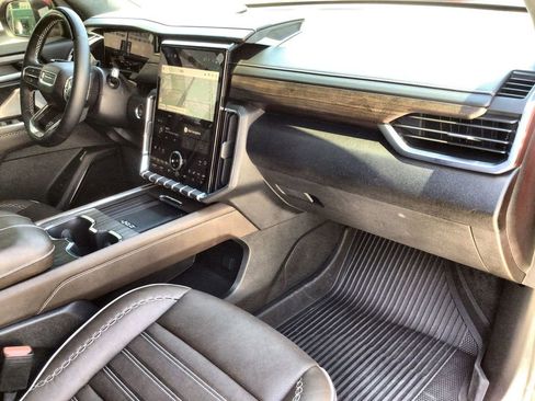 Used 2026 GMC Acadia Denali Ultimate w/ LPO, Floor Liner Package FWD image 30
