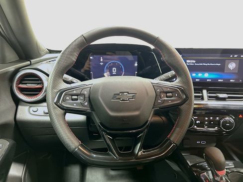 Certified 2025 Chevrolet Trax RS w/ Sunroof Package image 11