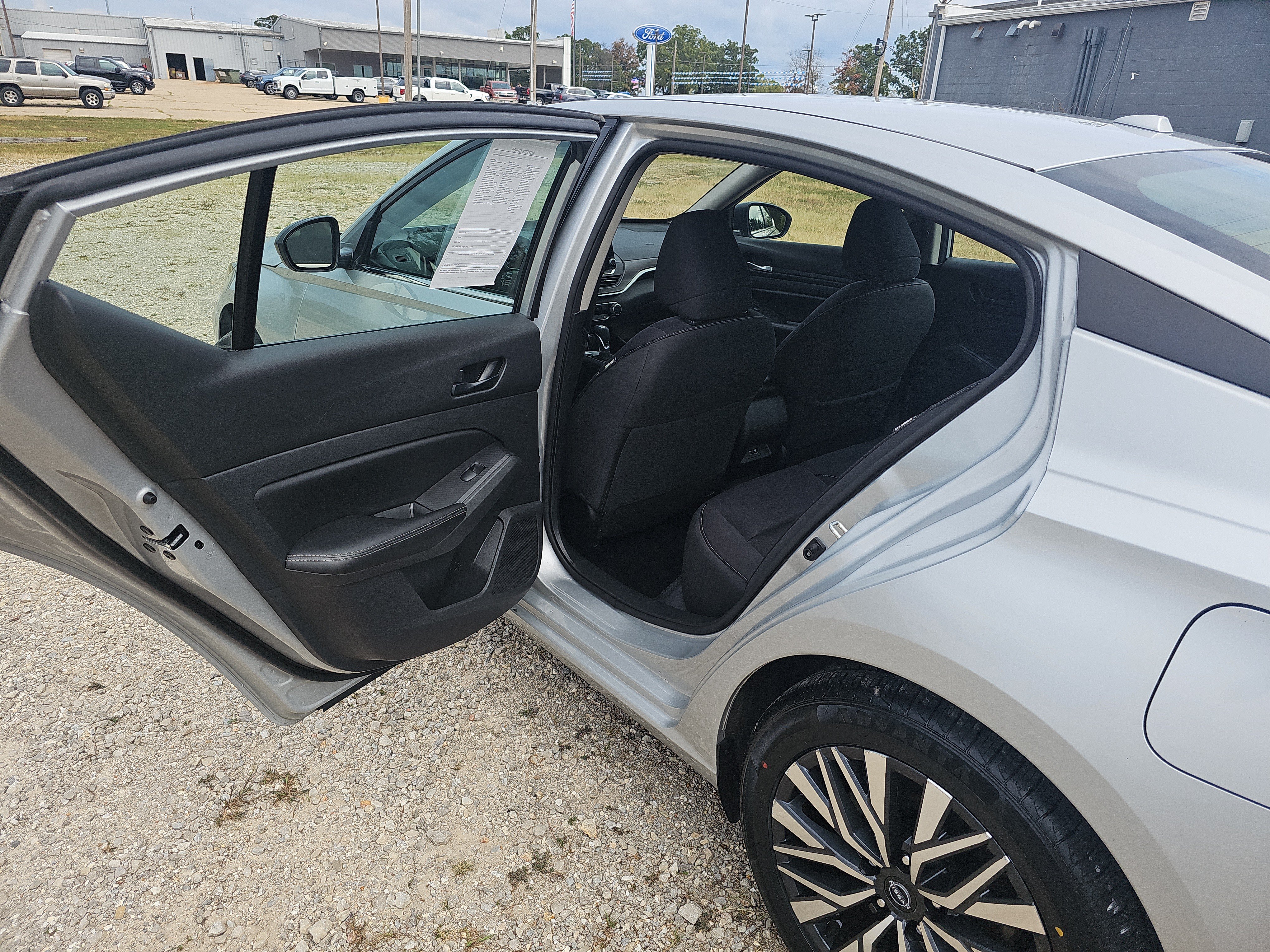 Used 2024 Nissan Altima 2.5 SV FWD image 12