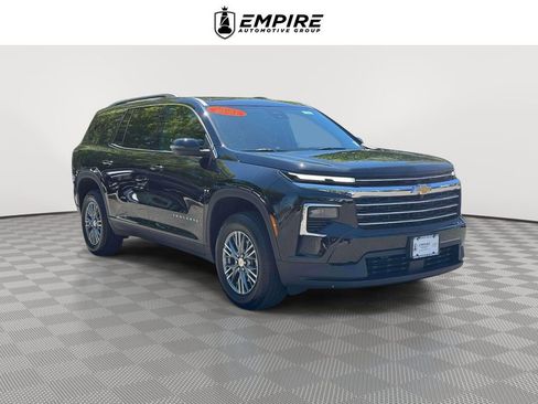 Used 2026 Chevrolet Traverse LT AWD/4WD image 1