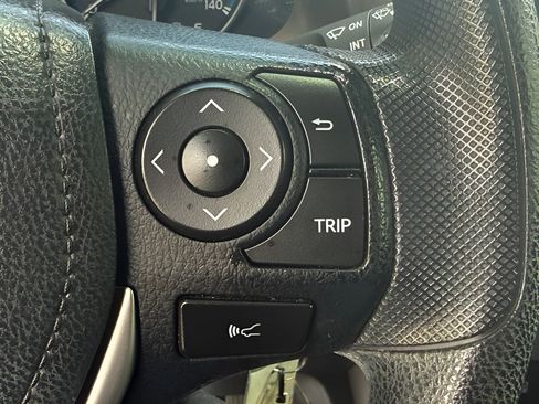 Used 2018 Toyota RAV4 LE FWD image 19