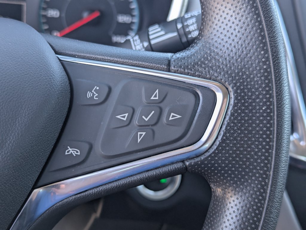 Used 2021 Chevrolet Equinox LS AWD/4WD image 16