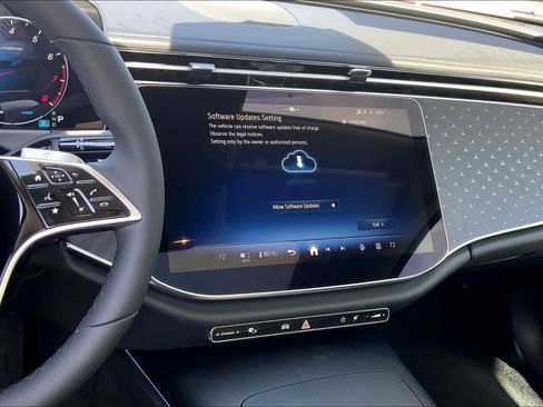 Used 2025 Mercedes-Benz E 350 Sedan image 8