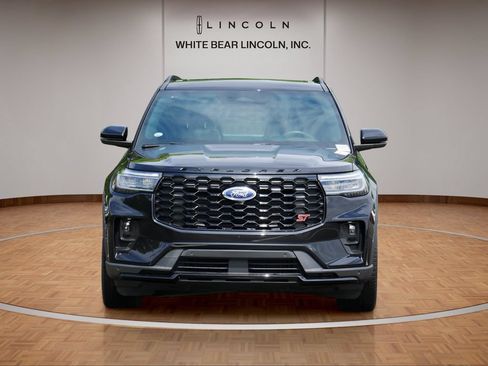 Used 2025 Ford Explorer ST AWD/4WD image 2