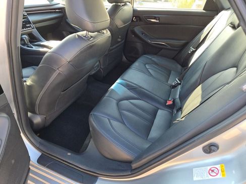 Used 2019 Toyota Avalon XLE w/ Moonroof Package image 18
