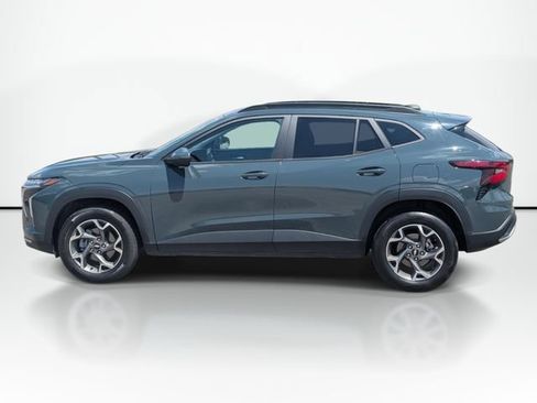 Used 2025 Chevrolet Trax LT FWD image 12