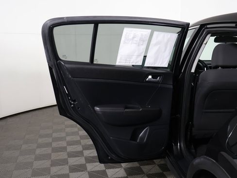 Used 2022 Kia Sportage LX image 17