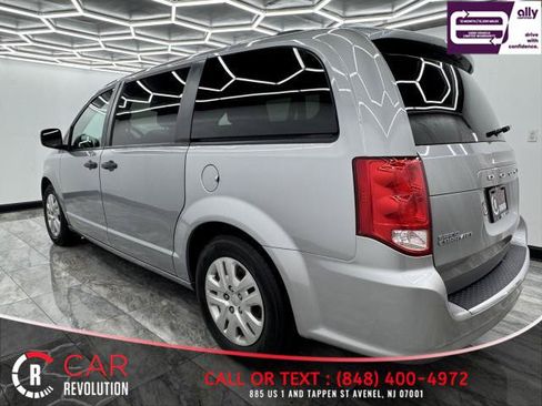 Used 2019 Dodge Grand Caravan SE w/ UConnect Hands-Free Group FWD image 4
