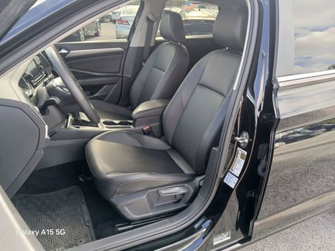 Used 2020 Volkswagen Jetta SE w/ SE Cold Weather Package image 12