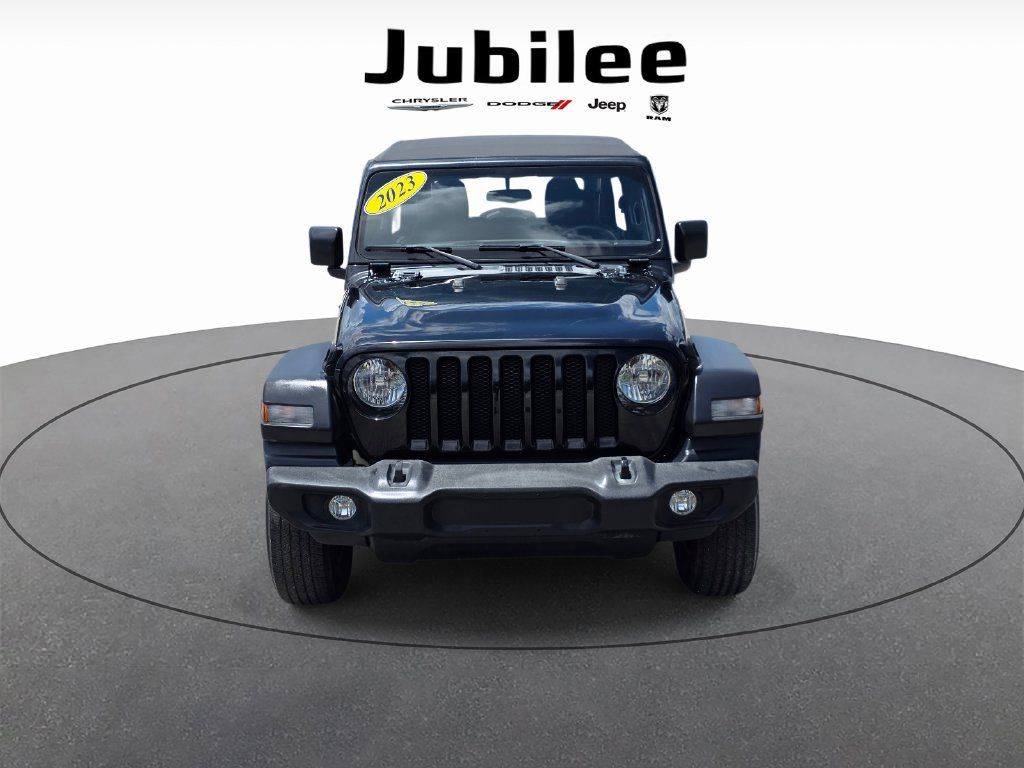 Used 2023 Jeep Wrangler Unlimited Sport AWD/4WD image 2