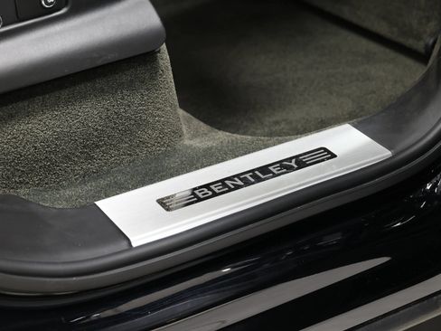Used 2017 Bentley Bentayga AWD/4WD image 76