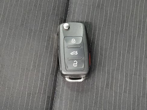 Used 2017 Volkswagen Tiguan Limited w/ Premium Package FWD image 32