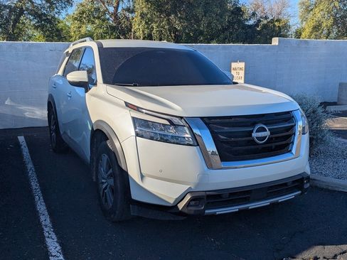 Certified 2023 Nissan Pathfinder SL w/ Lighting Package (N92) image 4