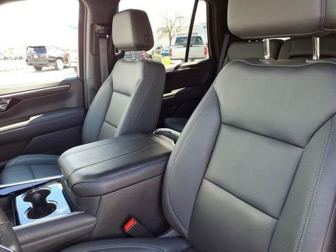 Used 2025 Chevrolet Tahoe LT image 13