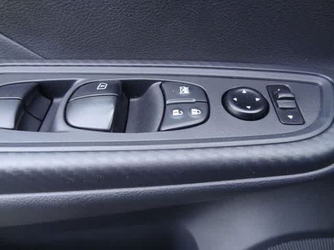 Used 2025 Nissan Versa SV FWD image 13