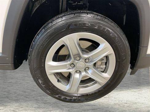 Used 2024 Jeep Compass Sport image 21