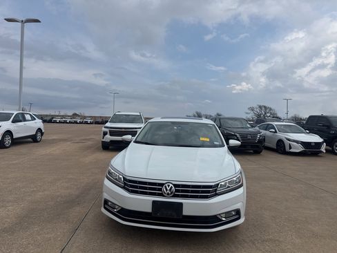 Used 2017 Volkswagen Passat 1.8T SE image 4