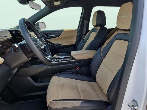 Used 2025 Chevrolet Equinox ACTIV w/ Safety and Technology Package image 13