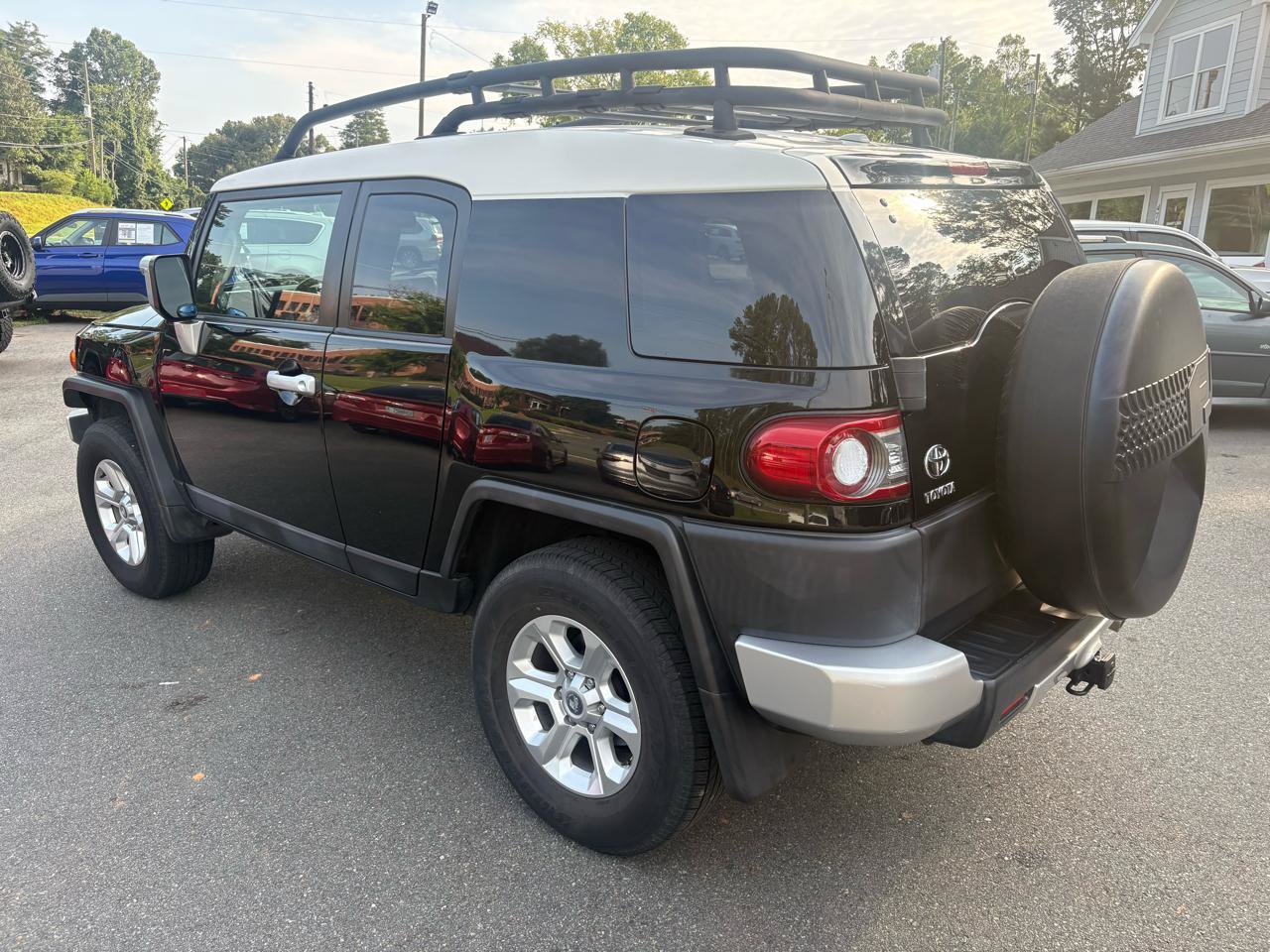Used 2014 Toyota FJ Cruiser 2WD w/ Convenience Package image 3