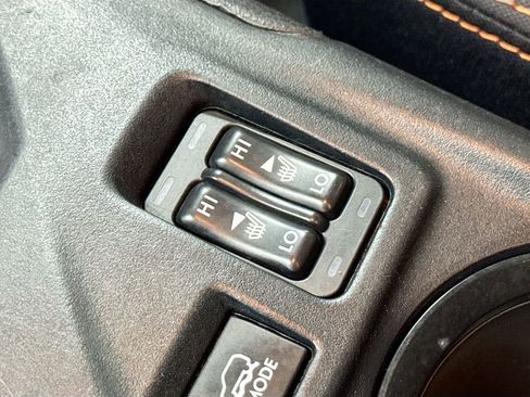 Used 2018 Subaru Crosstrek 2.0i Premium w/ Eyesight System image 18