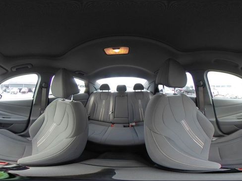 Used 2025 Hyundai Elantra SEL image 41