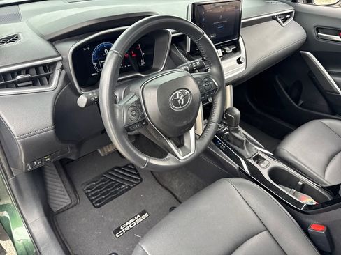Used 2024 Toyota Corolla Cross XLE image 17