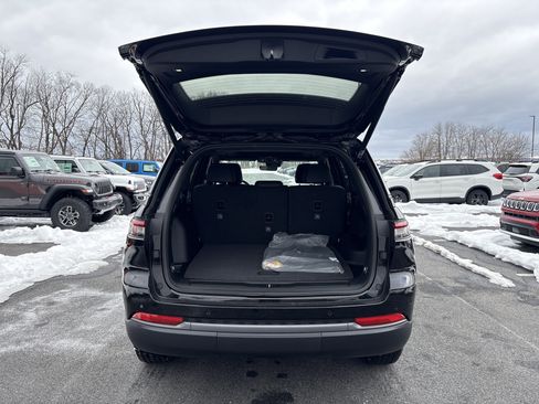 New 2026 Jeep Grand Cherokee Altitude AWD/4WD image 11