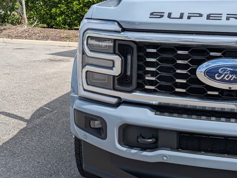 Used 2025 Ford F450 Platinum w/ FX4 Off-Road Package image 9
