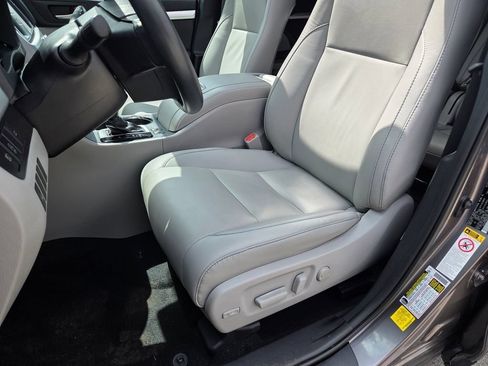 Used 2019 Toyota Highlander XLE AWD/4WD image 8