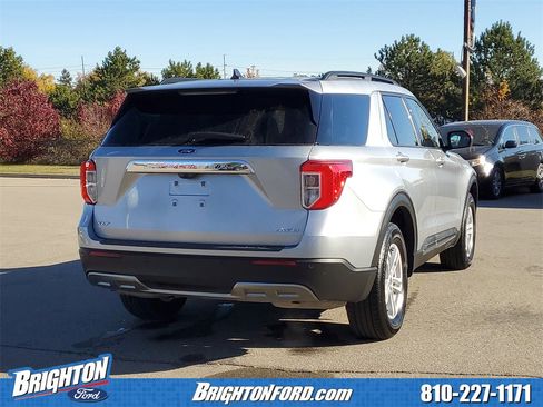 Used 2023 Ford Explorer XLT w/ Equipment Group 202A image 4