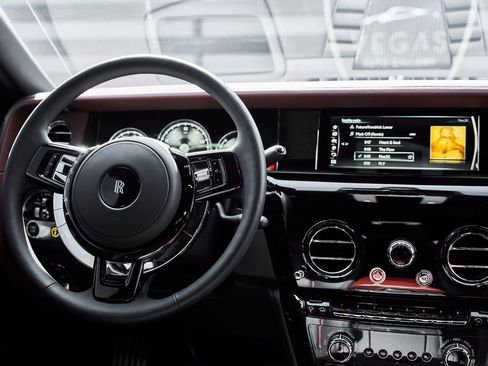 Used 2024 Rolls-Royce Phantom Sedan RWD image 72