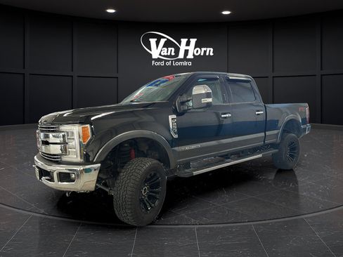 Used 2017 Ford F250 Lariat w/ Lariat Ultimate Package AWD/4WD image 3
