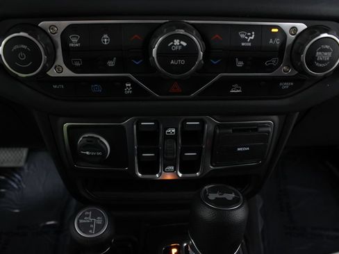 Used 2025 Jeep Wrangler Unlimited Sahara AWD/4WD image 6