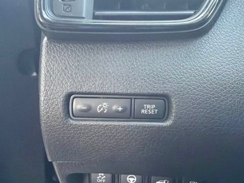Used 2019 Nissan Rogue SV w/ Premium Package AWD/4WD image 13