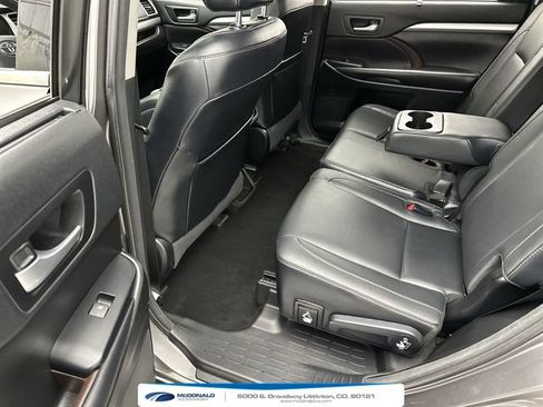 Used 2017 Toyota Highlander XLE AWD/4WD image 23