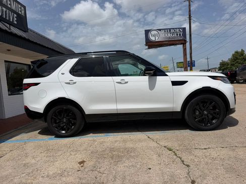 Used 2020 Land Rover Discovery Landmark AWD/4WD image 4