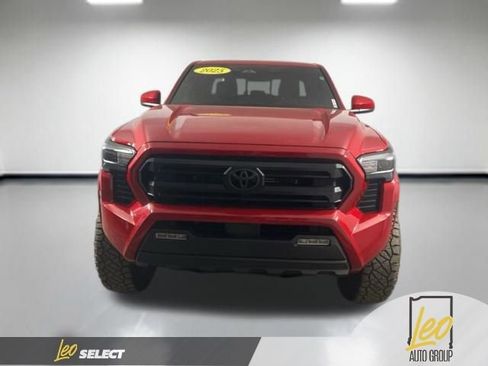 Used 2025 Toyota Tacoma SR5 image 10