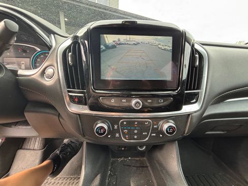Used 2019 Chevrolet Traverse LT FWD image 11