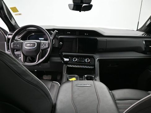 Used 2025 GMC Sierra 2500 AT4X image 16