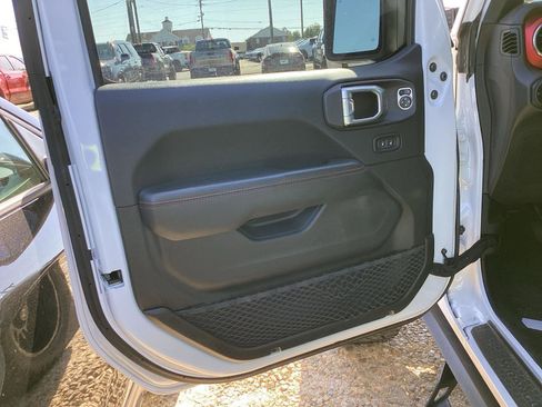 Used 2018 Jeep Wrangler Unlimited Rubicon AWD/4WD image 11