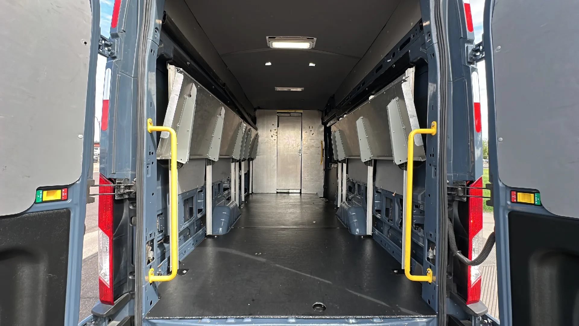 Used 2020 Ford Transit 250 148 High Roof Extended RWD image 5